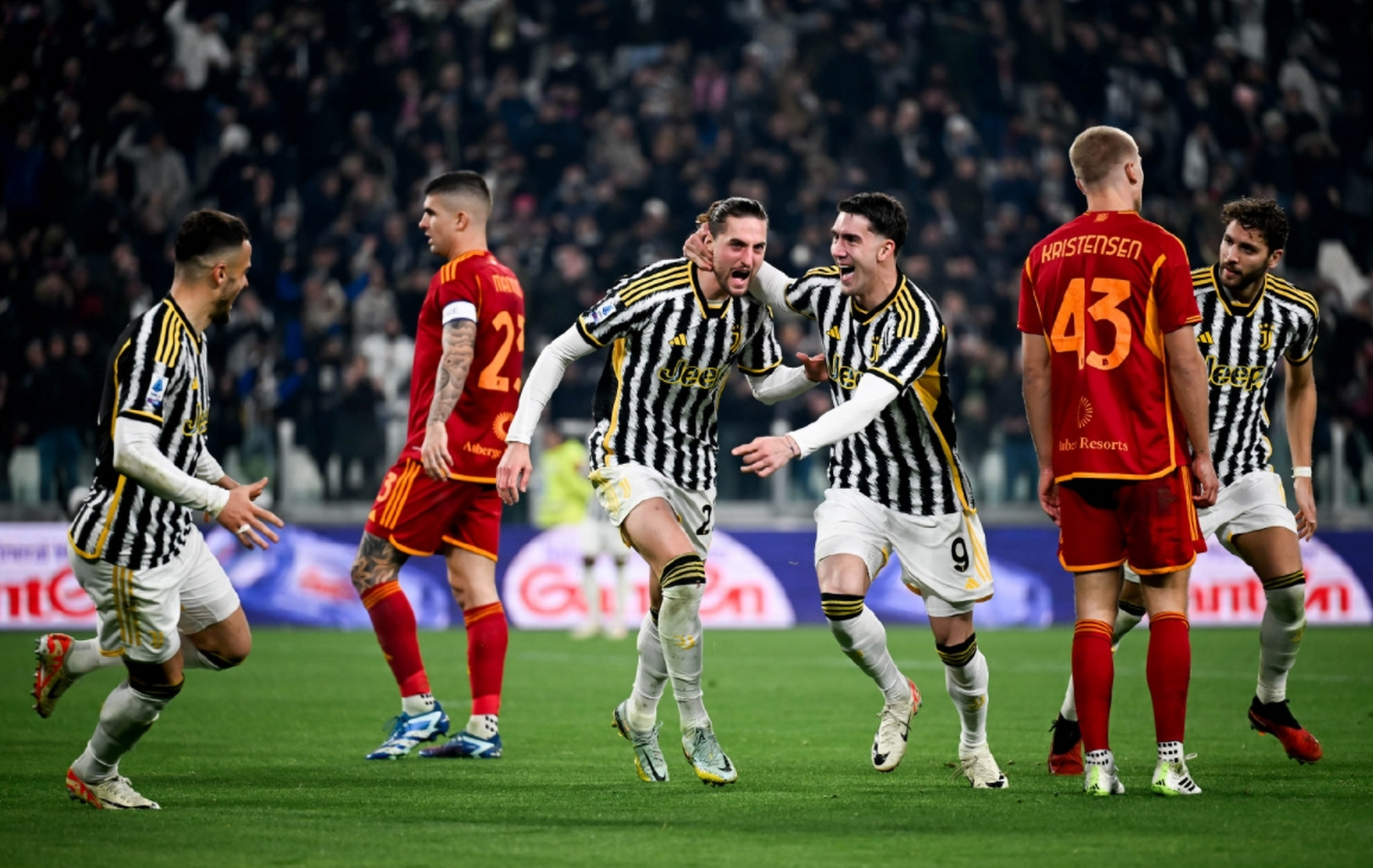 意甲球队全队集训备战，团结合作气氛融洽的简单介绍