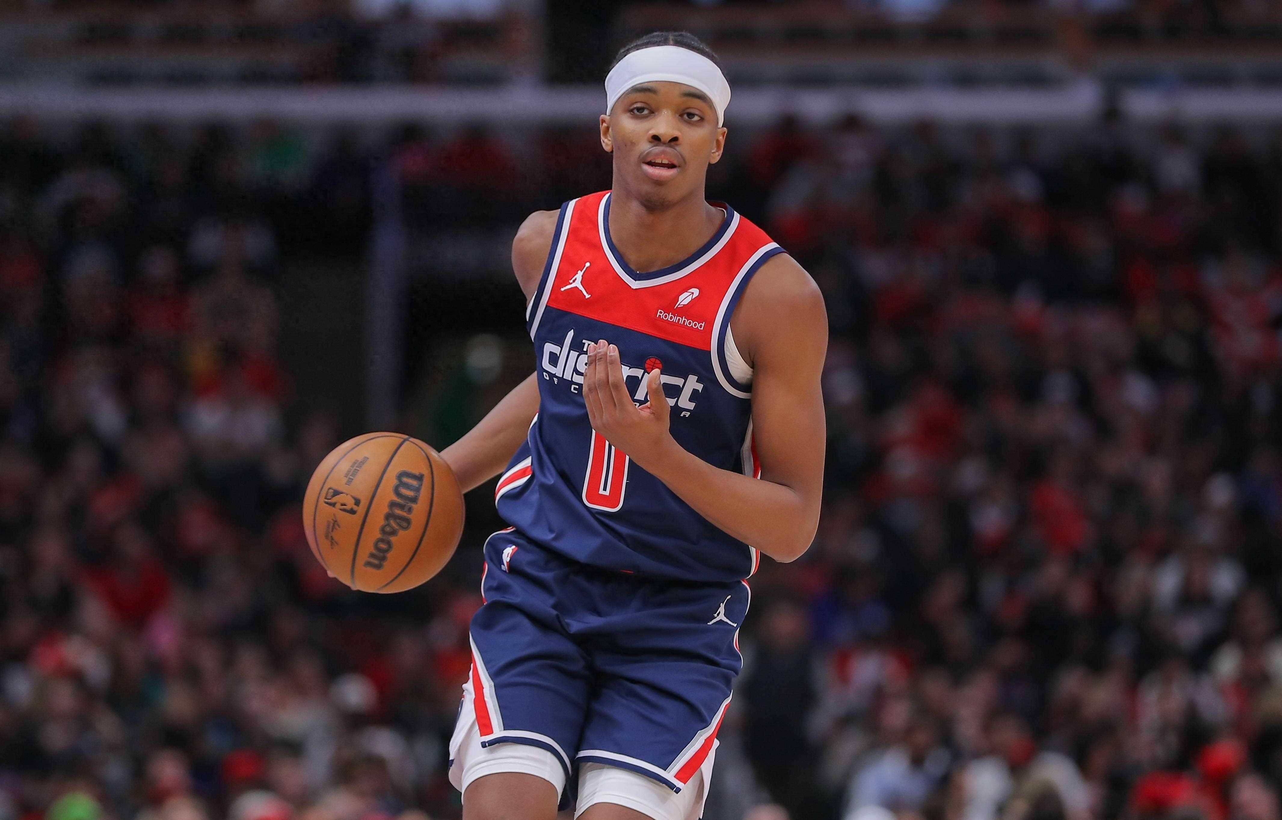 马刺队内角老将崭露头角，稳定防守端表现的简单介绍